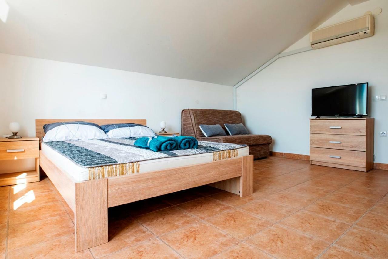 Lavanda Apartments&Studios ปิเนซิตซี ภายนอก รูปภาพ
