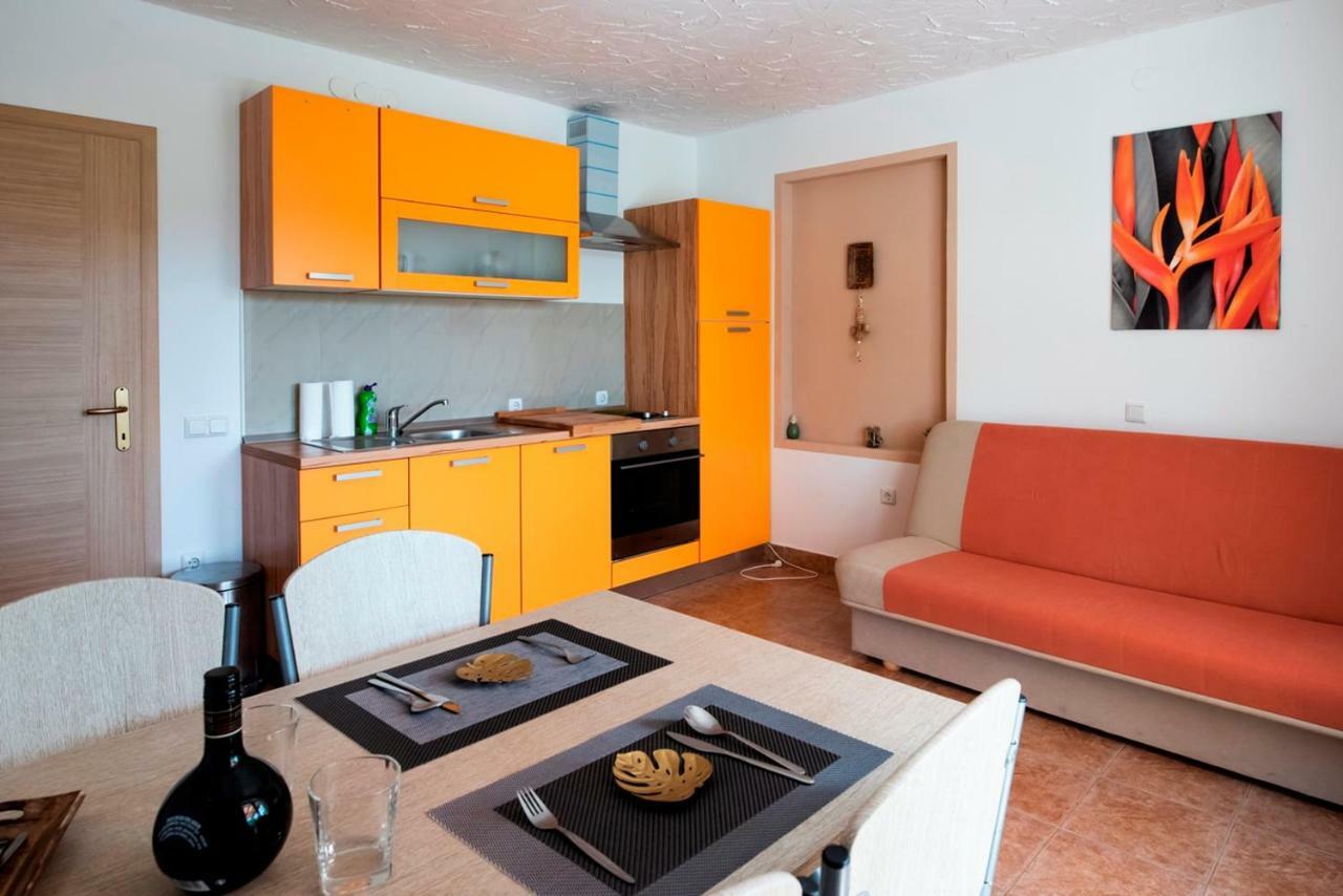 Lavanda Apartments&Studios ปิเนซิตซี ภายนอก รูปภาพ