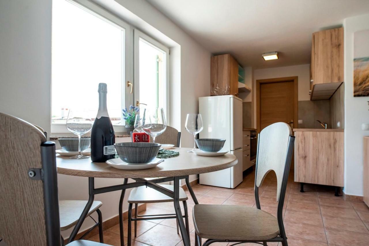 Lavanda Apartments&Studios ปิเนซิตซี ภายนอก รูปภาพ